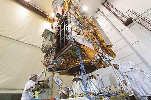Montaż satelity meteorologicznego MetOP w zakładach Airbusa w Tuluzie. W programie tym uczestniczy m.in. spółka Astri Polska / Zdjęcie: Airbus