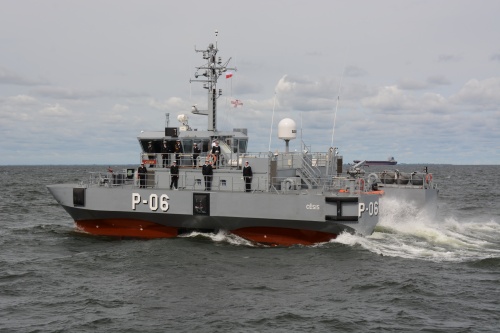 Futurystyczny łotewski okręt patrolowy w układzie katamarana (katamaran-wodolot-SWATH) LVNS Cesis typu Skrunda. Do służby w latach 2011-2014 weszło 5 tego typu jednostek