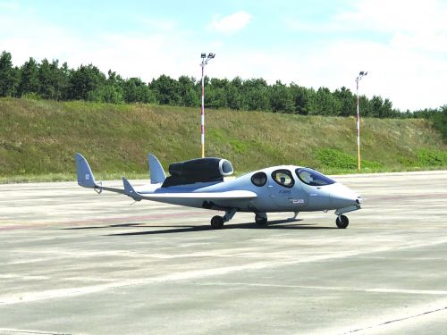 Prototyp FLARISA LAR1 na lotnisku Babimost k. Zielonej Góry, gdzie będą przeprowadzone próby w locie / Zdjęcie: Metal-Master