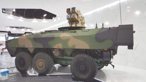 Pierwsza próba podejścia do prezentacji wozu – niszczyciela czołgów miała miejsce na MSPO 2017 – Rosomak pokazał pojazd w konfiguracji 6x6 uzbrojony w baterię ppk dużego zasięgu Rafaela / Zdjęcie: Wojciech Łuczak