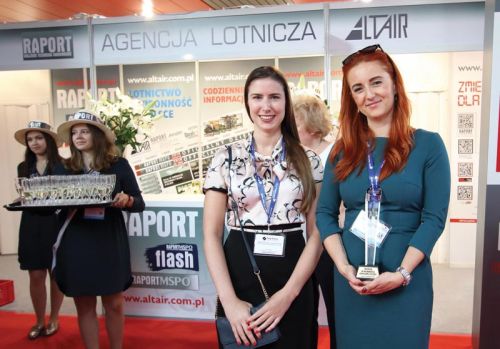 Nagrodę za najbardziej efektowne stoisko MSPO 2019 odebrały panie Olga Wojciechowska i Marta Łażewska, reprezentujące Grupę WB