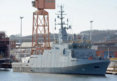 ORP Albatros w czasie prac wykończeniowych w stoczni Remontowa Shipbuilding w Gdańsku. W maju 2021 okręt wyruszyć ma w morze, gdzie zostaną sprawdzone jego liczne nowe podsystemy, znacznie różniące go od prototypowego pierwszego w serii ORP Kormoran / Zdjęcie: Przemysław Gurgurewicz