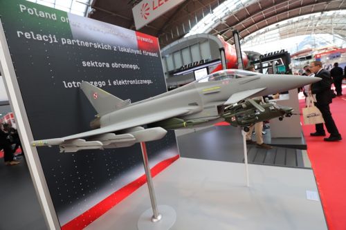 Model wielozadaniowego samolotu bojowego Eurofighter Typhoon / Zdjęcia: Bartosz Głowacki
