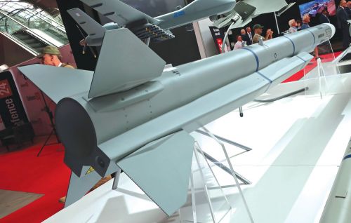 Pocisk Meteor jest w pełni zintegrowany m.in. z samolotami JAS-39 E/F Gripen, Eurofighter Typhoon i Dassault Rafale. Trwa też integracja z F-35A i F-35B