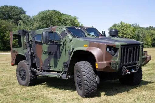 AM General broni JLTV A2
