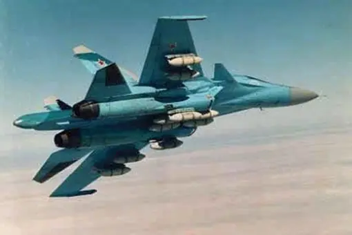 Su-34 z 10 bombami jądrowymi