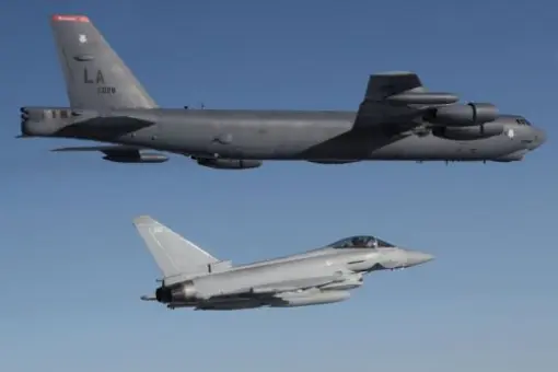 Typhoony przechwytują B-52