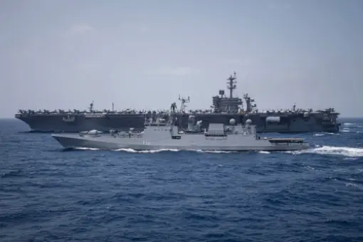 INS Tarkash ćwiczy z CSG 9
