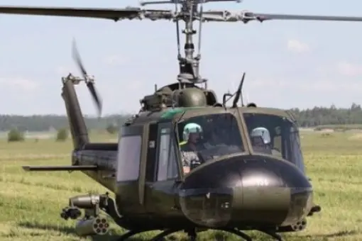 Wietnam uziemia UH-1