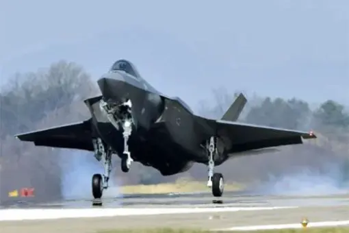 Awaryjne lądowanie F-35