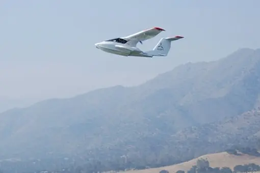 ICON A5 oblatany