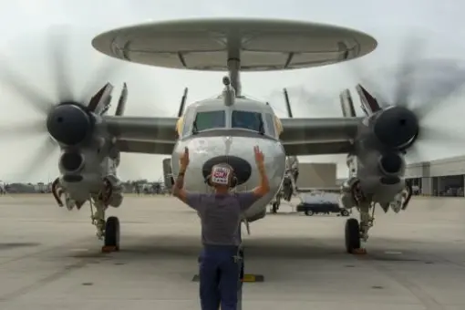 Francja chce kupić E-2D