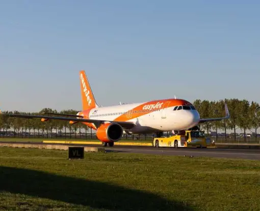 easyJet wdrażają TaxiBota na Schiphol