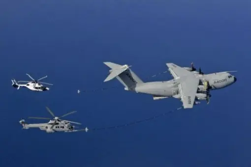 Próby tankowania H225M z A400M
