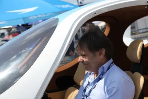 Paris Air Show 2015: Dickinson kupi Flarisy