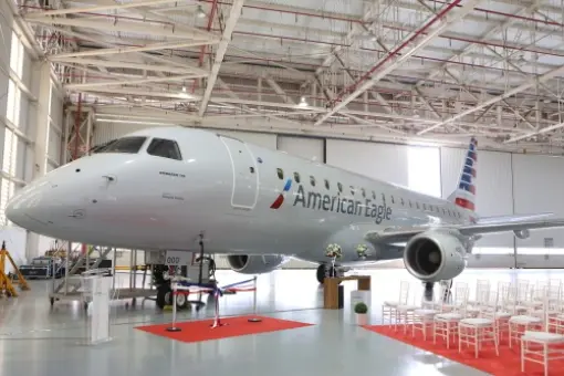 Pierwszy E175 dla American