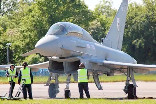 RAF także uziemia Typhoony