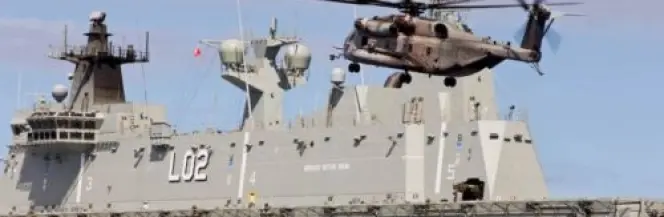 Pierwszy CH-53E ląduje na HMAS Canberra