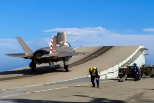 Z HM QE na USS America