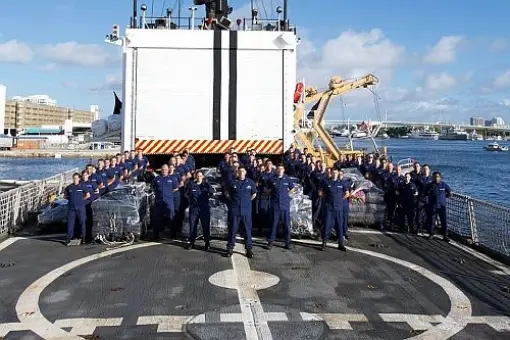 USCG wyładowuje kontrabandę