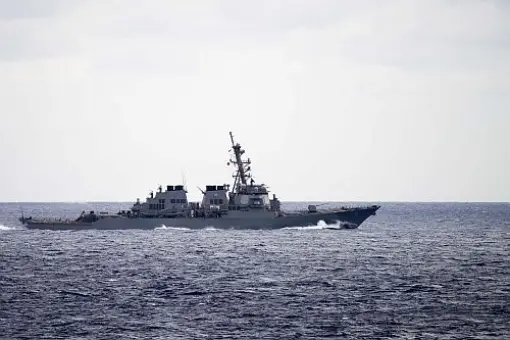 Załoga USS Laboon przejęła kontrabandę