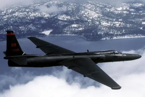 U-2S zakłóca ruch lotniczy