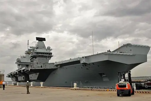 HMS Queen Elizabeth w Naval Station Norfolk