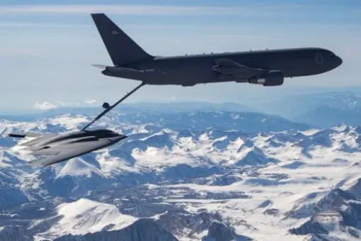 B-2A tankuje z KC-46A 