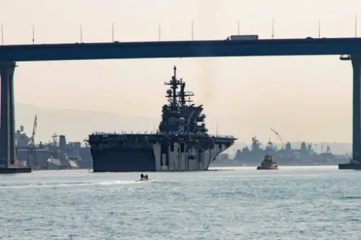 USS Tripoli zakończył próby odbiorcze