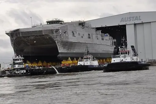 Wodowanie USNS City of Bismarck
