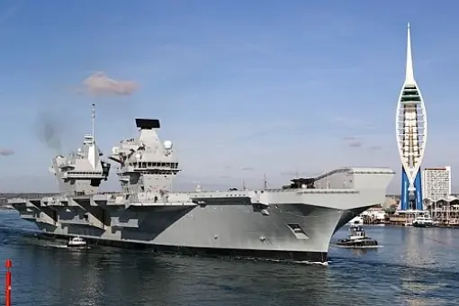 HMS Queen Elizabeth rozpocznie służbę w grudniu