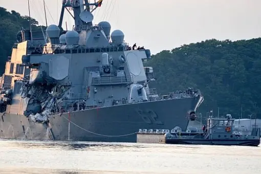 USS Fitzgerald wrócił do Yokosuki