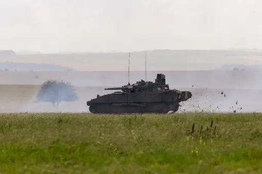 Bwr Ajax pod stałym ostrzałem
