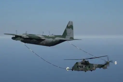 H-36 tankuje z KC-130H