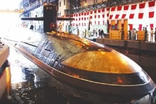 INS Arihant w linii