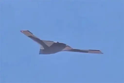 GJ-X – duży chiński bsl w locie