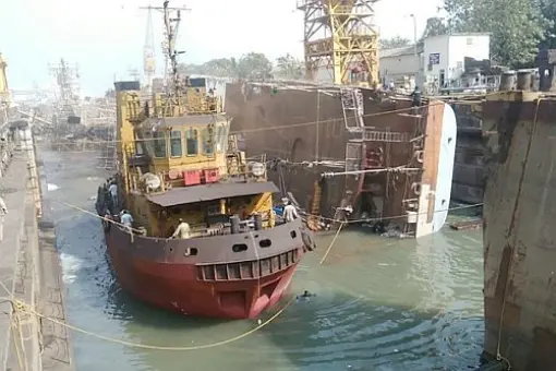 Wypadek INS Betwa w stoczni