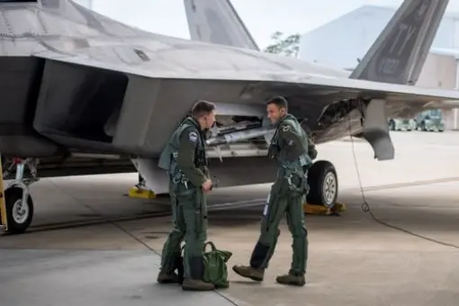 Szybkie zmiany pilotów F-22