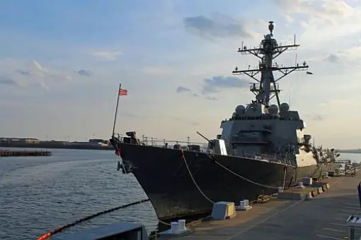 USS Rafael Peralta w drodze do San Diego