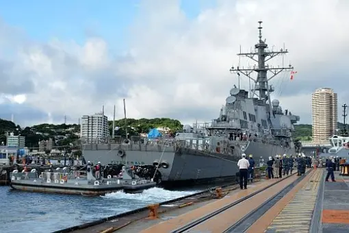 USS Fitzgerald w suchym doku