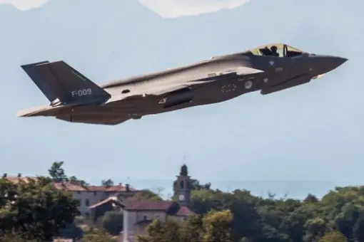 Pierwszy holenderski F-35A z Cameri 