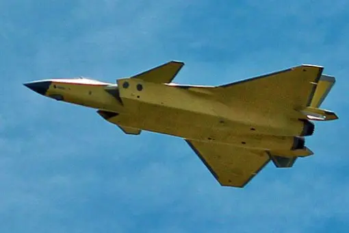 Testy J-20 z silnikami WS-15