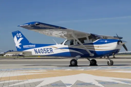 Embry-Riddle kupuje nowe Skyhawki