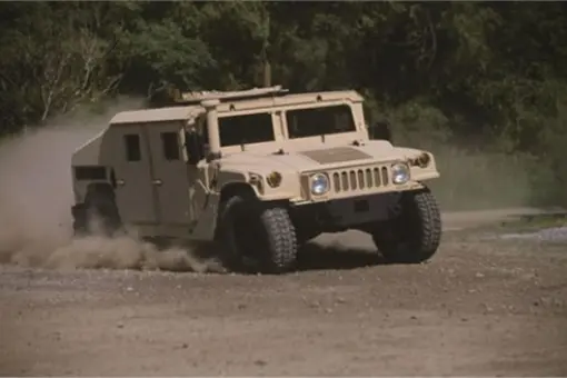 AM General komentuje kontrakt na nowe HMMWV