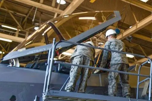 Usuwanie kolejnej wady F-35