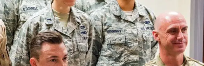 Dymisja z USAF za wulgarne rysunki