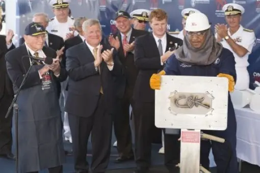 Stępka pod USS John F. Kennedy