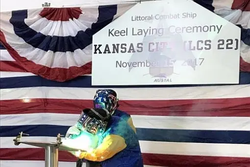 Stępka pod USS Kansas City