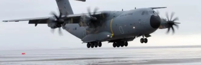 Atlas z załogą RAF operuje z plaży