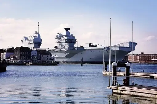 HMS Queen Elizabeth w Portsmouth